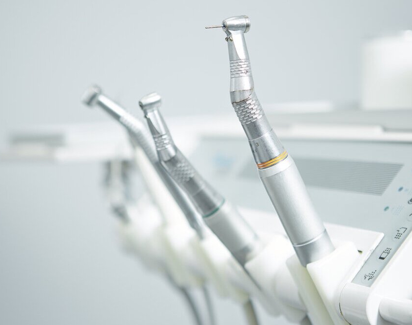 Zahnfüllung, Karies, Loch im Zahn, Zahnbohrer, Zahnarzt Ottobrunn