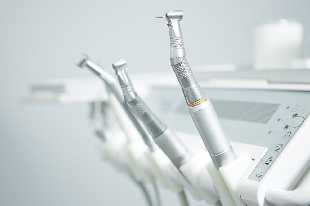 Zahnfüllung, Karies, Loch im Zahn, Zahnbohrer, Zahnarzt Ottobrunn