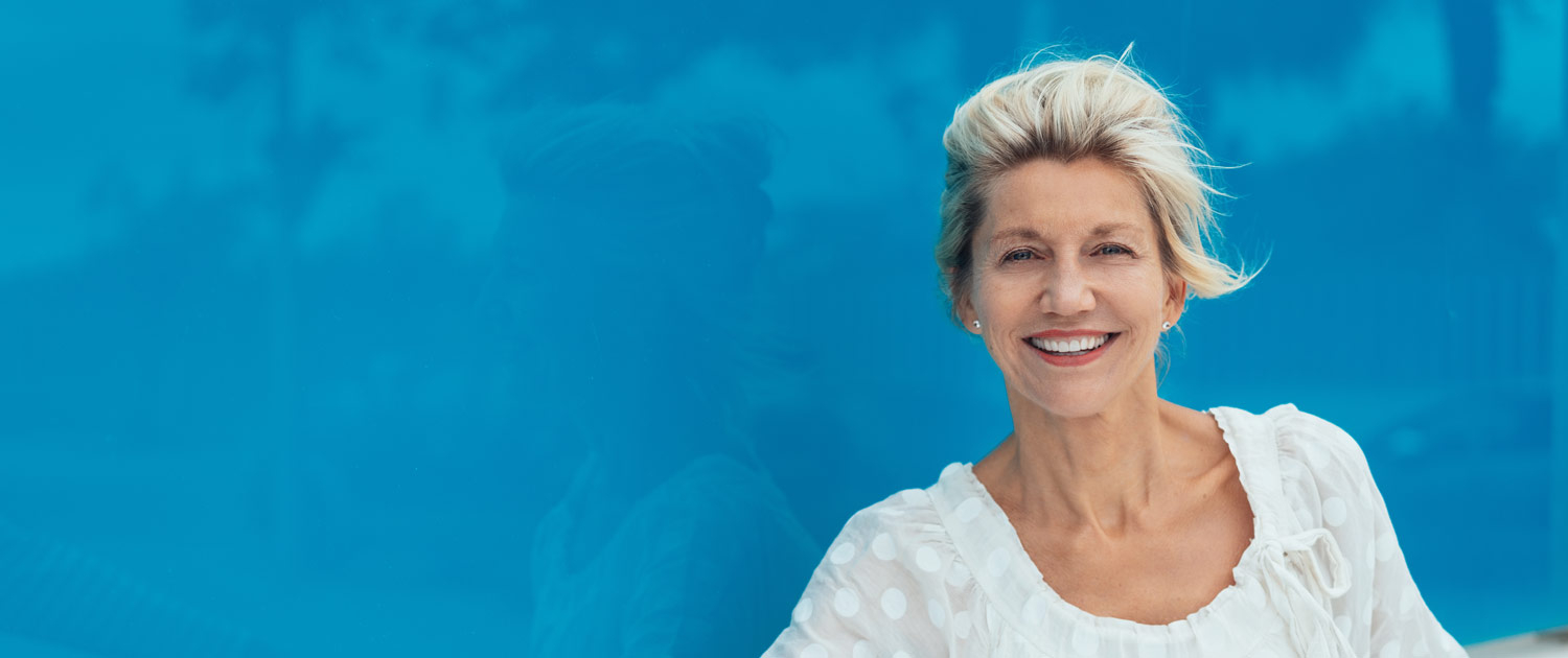 Inmplantat - Schöne Zähne im Alter